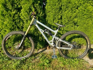 Banshee Darkside Downhill DH 27.5 demo session fuz