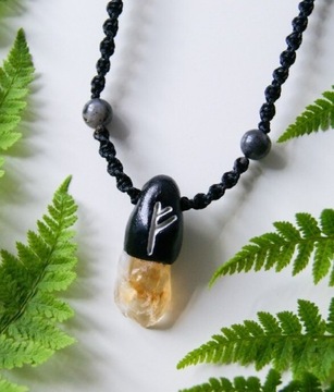 Amulet z runą Fehu z kamieni naturalnych