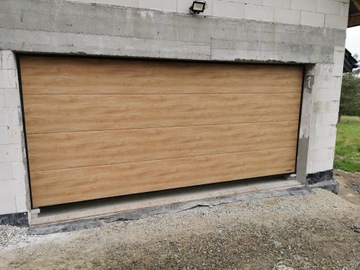 Duża brama garażowa UniTherm / Woodec Dąb Turner