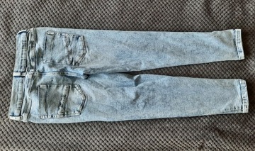 Spodnie jeansowe roz. 134