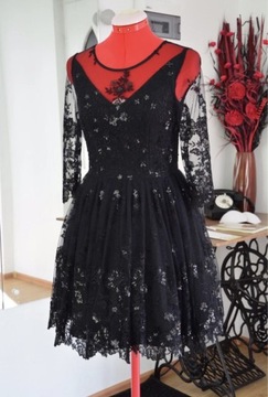 Czarna koronkowa sukienka