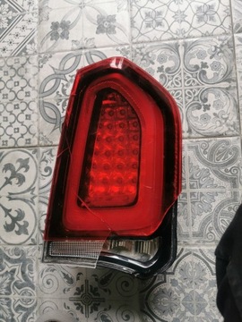 Lampa prawy tył Chrysler 300S 3015+ uszkodzona 