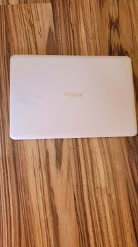 Laptop ASUS biały notebook