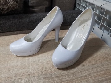 Buty damskie białe obcas