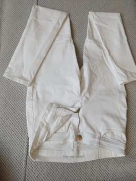 Białe letnie spodnie 