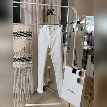 Białe spodnie rurki Abercrombie&Fitch wysoki stan