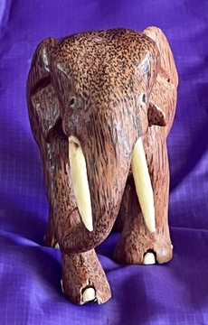 Piękna Afrykańska Figurka Słonia Wykonana z Drewna