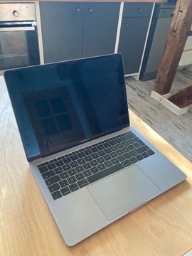 MacBook Pro 13", 2017 + Akcesoria