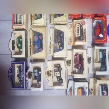 Stara kolekcja modeli samochodow MATCHBOX i inne