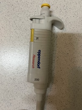 Pipeta eppendorf 200 do laboratorium