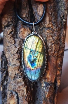 Amulet wisior z labradorytem rękodzieło labradoryt