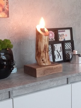 Lampka stojąca z drewna