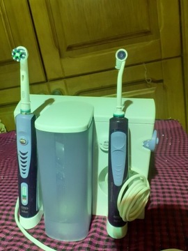 Szczoteczka do zębów elektryczna z pokrowcem