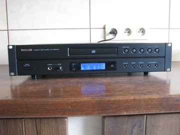 TASCAM  CD-P1260MKII CZYTA CD i MP3