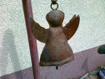 Dzwonek aniołek metalowy stary. 