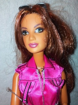 2007 Barbie Fashion Fever Teresa Pink Dress 