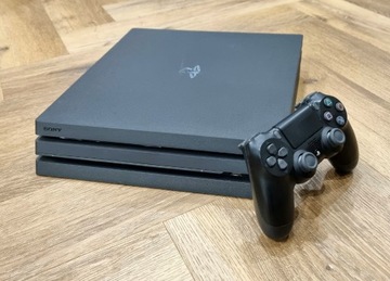 PlayStation 4 Pro w bardzo dobrym stanie