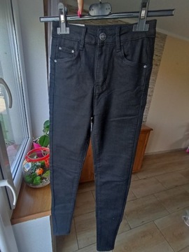 Czarne spodnie jeansowe XS 34 nowe 