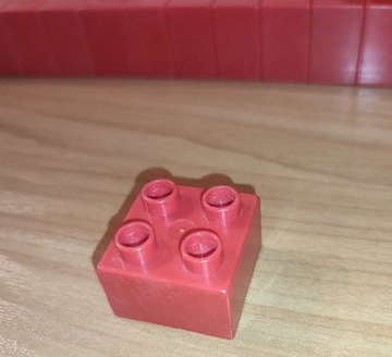 Dwa Klocki LEGO Duplo 2x2 czerwony