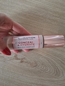 Make-up Revolution fluid Conceal & Hydrate F3