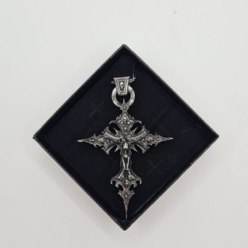 Naszyjnik z zawieszką  krzyża  w stylu gothic 