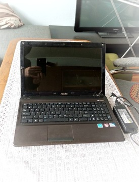 Laptop ASUS X52J uszkodzony