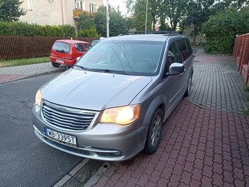 Chrysler town country