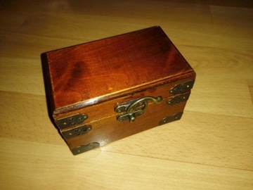 Drewniana szkatułka 
