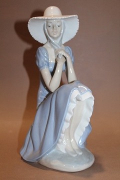 Figurka kobieta w kapeluszu NAO Lladro nr 667 FiaF