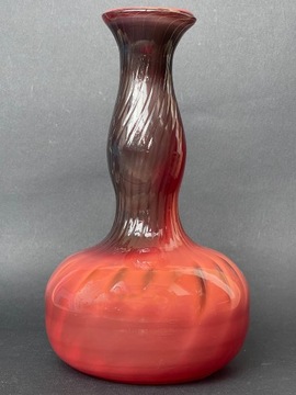 stary ciekawy szklany wazon czerwony, Tarnowiec