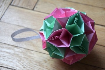 Bombka papierowa origami różowo zielona
