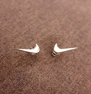 Nowe srebrne kolczyki sztyfty inspirowane Nike