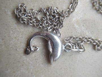 Srebrny łańcuszek z zawieszką delfinek 