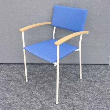 Krzesło ISKU niebieskie z podłokietnikami
