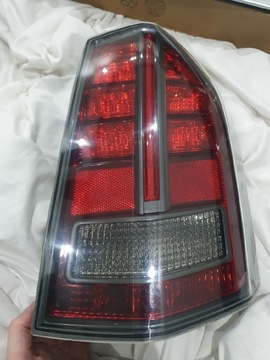 Chrysler 300c lampa Prawy Tył 11-14 rok SRT S