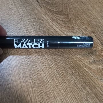 Avon Flawless Match korektor w płynie 22G