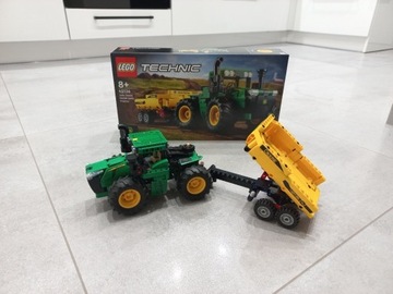 LEGO Technic 42136 - Traktor John Deere 9620R 4WD