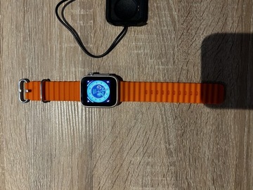 Smartwatch TB50 z pomarańczowym paskiem