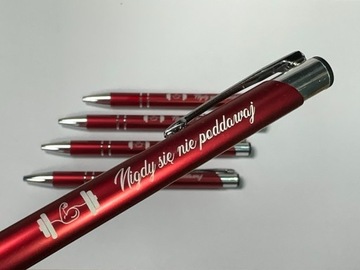 Długopis czerwony nigdy się nie poddawaj