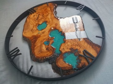 Zegar ścienny drewno oliwne z żywicą
