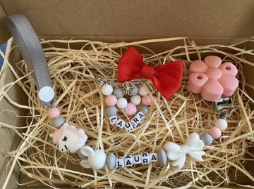 Zestaw box baby shower chrzciny zawieszka agrafka