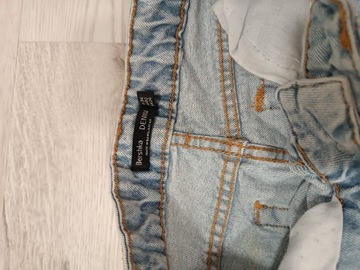 Jeansy Bershka.  