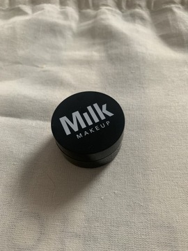 Milk Makeup puder wykańczający, 1 gr