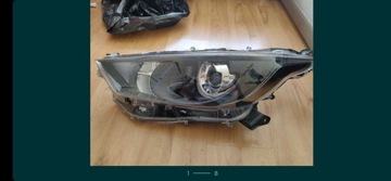 Reflektor lampa lewą i  prawa Toyota Yaris 