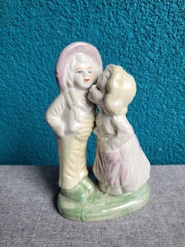 Porcelanowa figurka antyczna 
