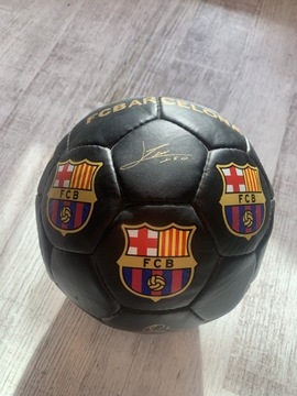 Piłka z autografami piłkarzy FC Barcelona Messi