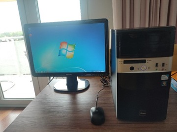 Komputer z monitorem. W7 x32, 3GB RAM, SSD 128