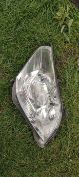 Toyota Verso 09- lampa prawa przedlift oryginal