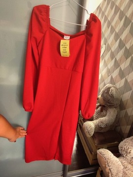 Czerwona sukienka z rozcięciem Nowa z metką S/M Pakuten 