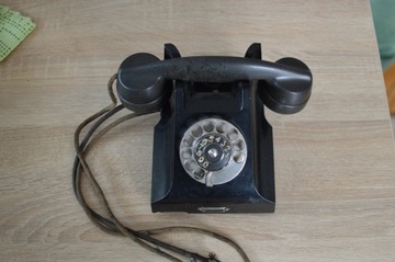 Stary telefon Ericsson LM bakelit.
